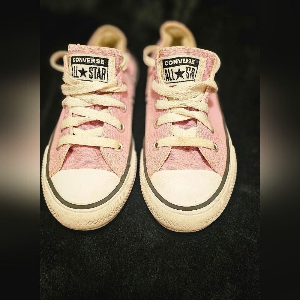 11C pink converse